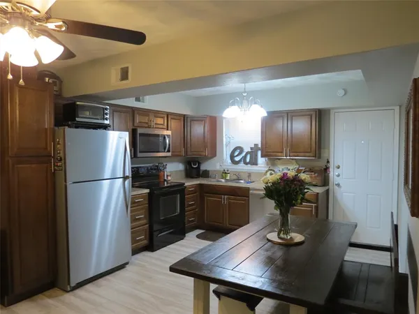 $1,800 | 10903 Lake Gardens Drive, Dallas, TX 75218