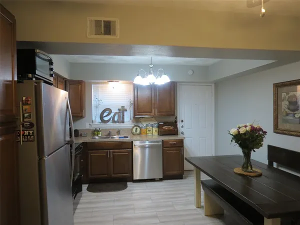 $1,800 | 10903 Lake Gardens Drive, Dallas, TX 75218