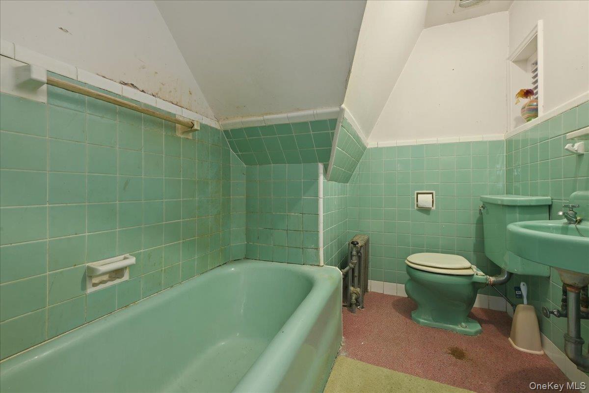 590 Waterview Road Oceanside, NY 11572 - Photo 20 of 26 a bathroom with a sink a toilet and bathtub