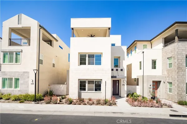 $1,088,000 | 27516 North Golden Currant Place, Valencia, CA 91381