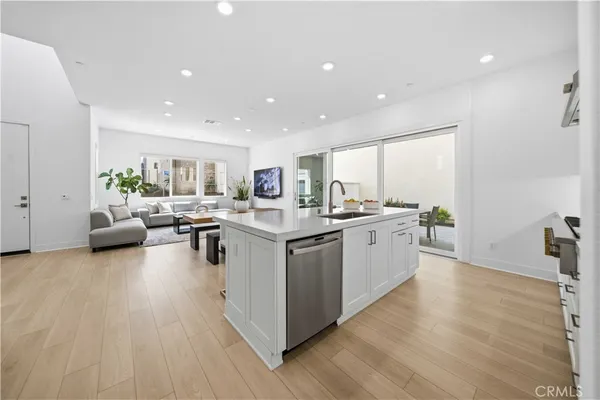 $1,088,000 | 27516 North Golden Currant Place, Valencia, CA 91381