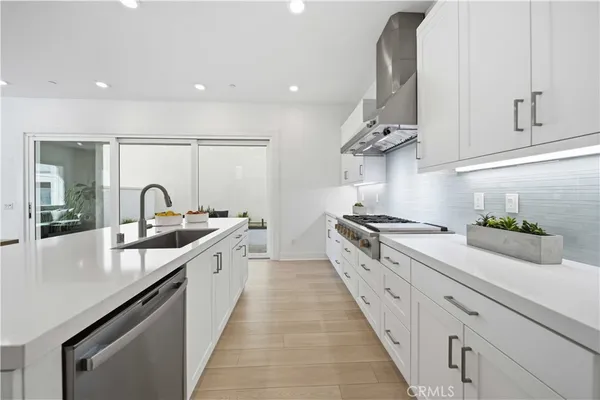 $1,088,000 | 27516 North Golden Currant Place, Valencia, CA 91381