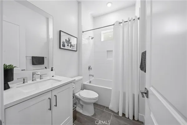 $1,088,000 | 27516 North Golden Currant Place, Valencia, CA 91381