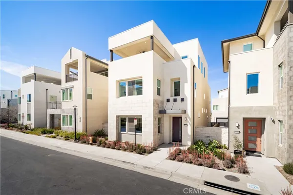 $1,088,000 | 27516 North Golden Currant Place, Valencia, CA 91381