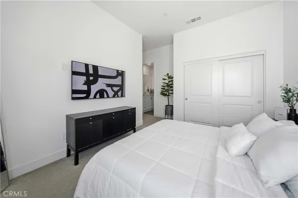 $1,088,000 | 27516 North Golden Currant Place, Valencia, CA 91381