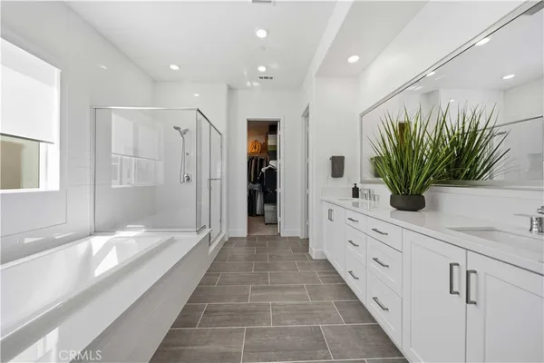 $1,088,000 | 27516 North Golden Currant Place, Valencia, CA 91381