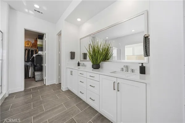 $1,088,000 | 27516 North Golden Currant Place, Valencia, CA 91381