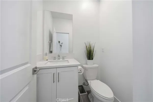 $1,088,000 | 27516 North Golden Currant Place, Valencia, CA 91381