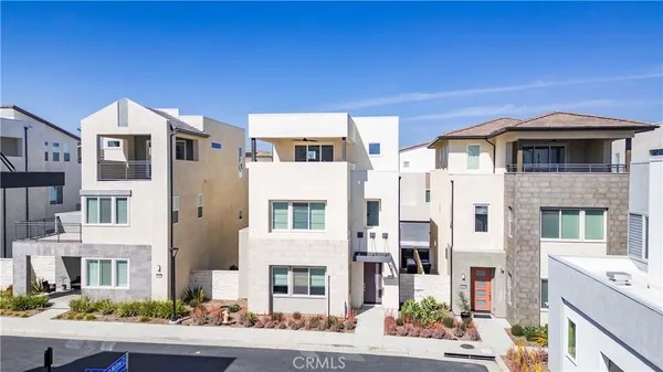 $1,088,000 | 27516 North Golden Currant Place, Valencia, CA 91381