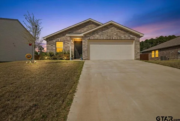 $228,000 | 1207 Ripplewood Circle, Chandler, TX 75758