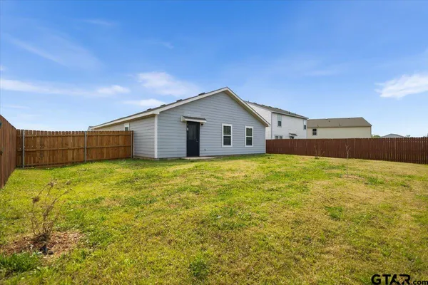 a view of a house with a backyard