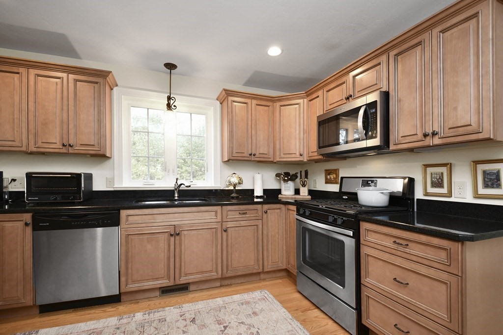114 Pondview Road East Brookfield, MA 01515 - Photo 11 of 35 Gallery Image 11