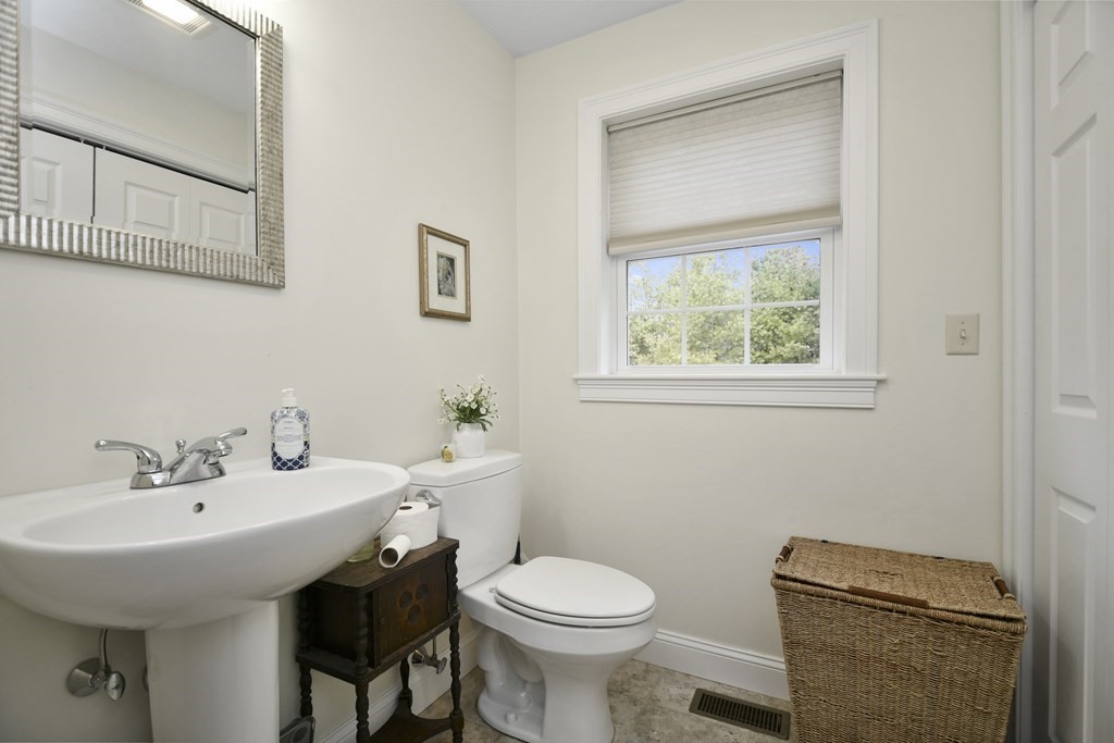 114 Pondview Road East Brookfield, MA 01515 - Photo 16 of 35 Gallery Image 16