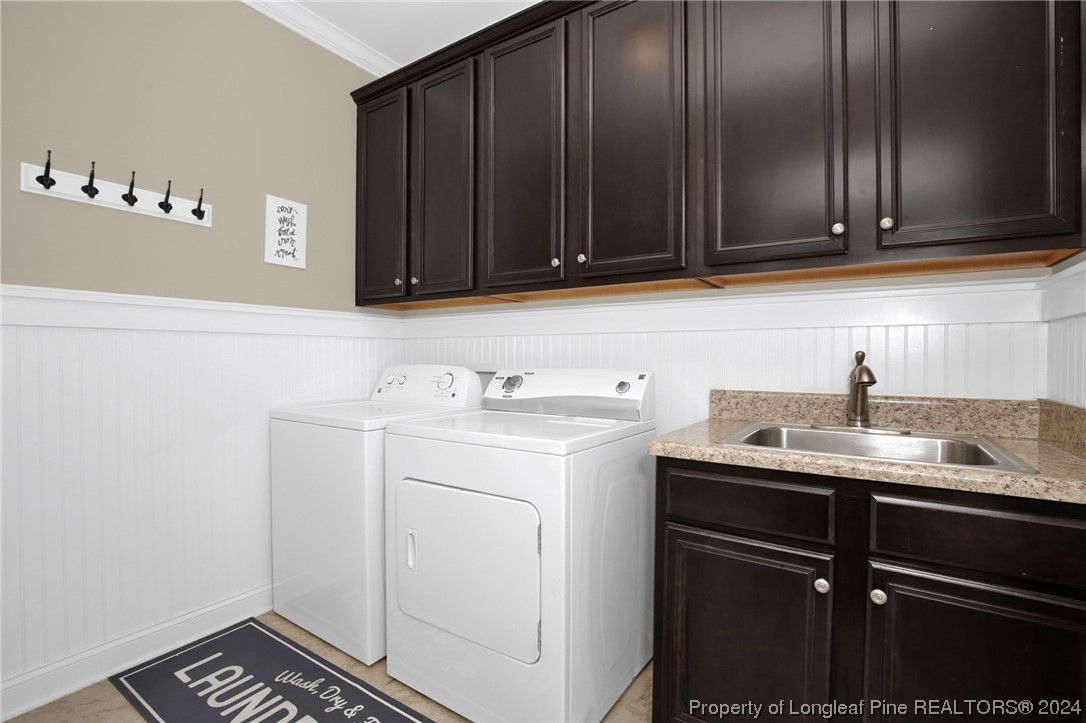 43 Shellnut Circle Spring Lake, NC 28390 - Photo 17 of 35 a utility room with sink dryer and washer