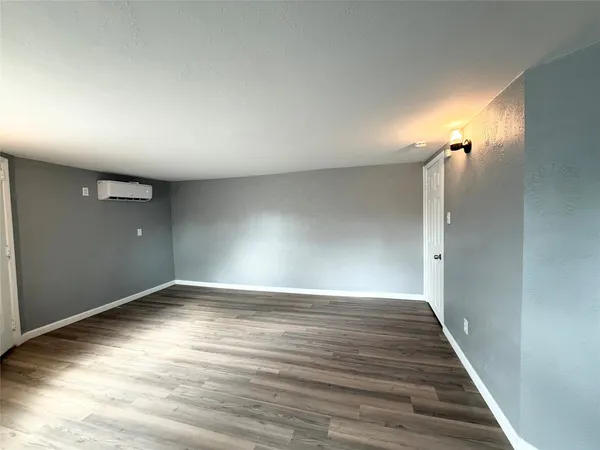 $725 | 7515 Bayway Drive, Unit 2, Baytown, TX 77520
