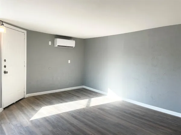 $750 | 7515 Bayway Drive, Unit 2, Baytown, TX 77520