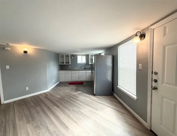 $725 | 7515 Bayway Drive, Unit 2, Baytown, TX 77520