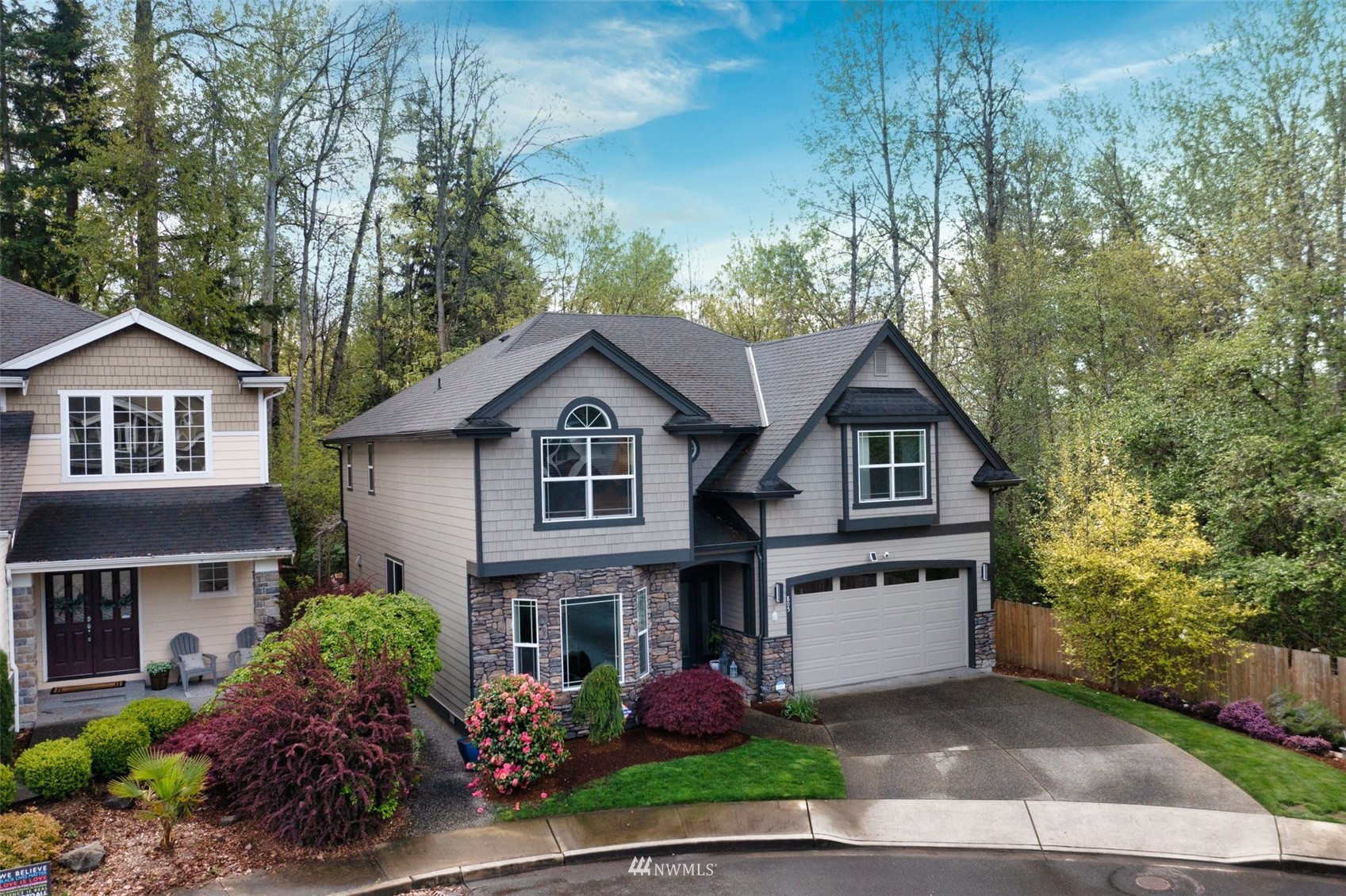 805 South 34th Place Renton, WA 98055 - Photo 36 of 36 a front view of a house with garden