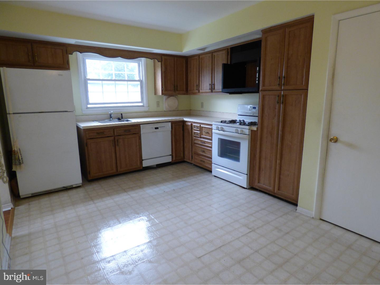 1627 Dublin Road Dresher, PA 19025 - Photo 6 of 21 Kitchen