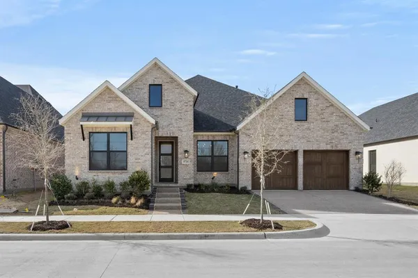$819,990 | 4726 Hawthorn Hls Lane, Arlington, TX 76005
