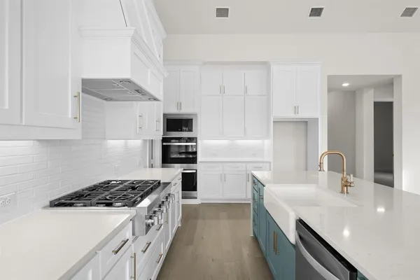 $819,990 | 4726 Hawthorn Hls Lane, Arlington, TX 76005
