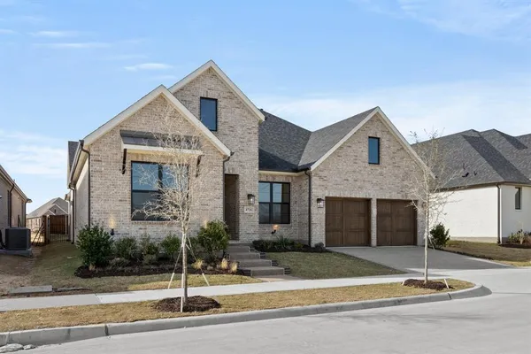$819,990 | 4726 Hawthorn Hls Lane, Arlington, TX 76005