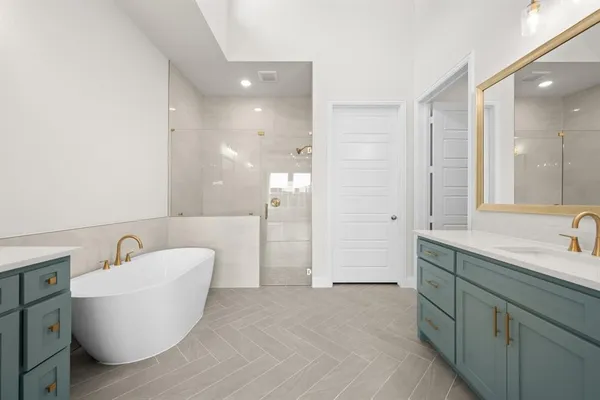 $819,990 | 4726 Hawthorn Hls Lane, Arlington, TX 76005