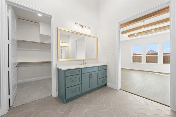 $819,990 | 4726 Hawthorn Hls Lane, Arlington, TX 76005