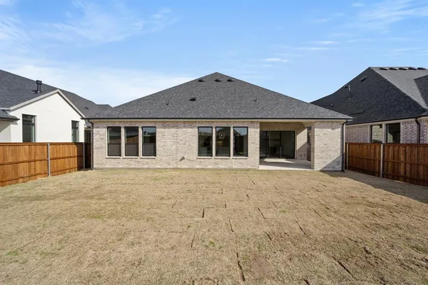 $819,990 | 4726 Hawthorn Hls Lane, Arlington, TX 76005