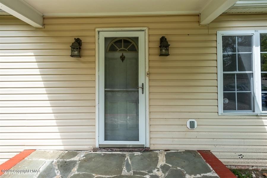 1368 Reish Road Stroudsburg, PA 18360 - Photo 2 of 25 02_1368REISHRD_2002_LowRes
