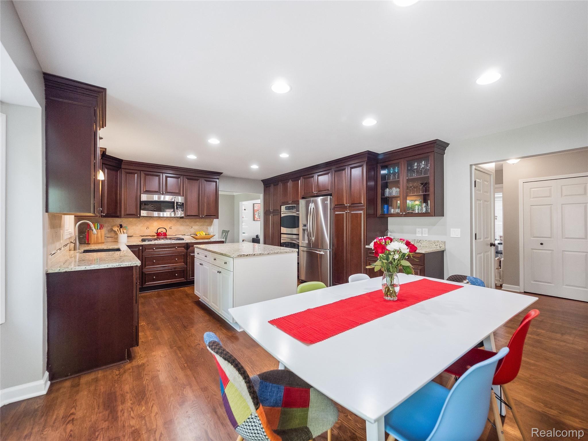 1634 Crestline Court Rochester, MI 48307 - Photo 22 of 40 1634 Crestline Ln Rochester Hills sJune 04, 202017.jpg
