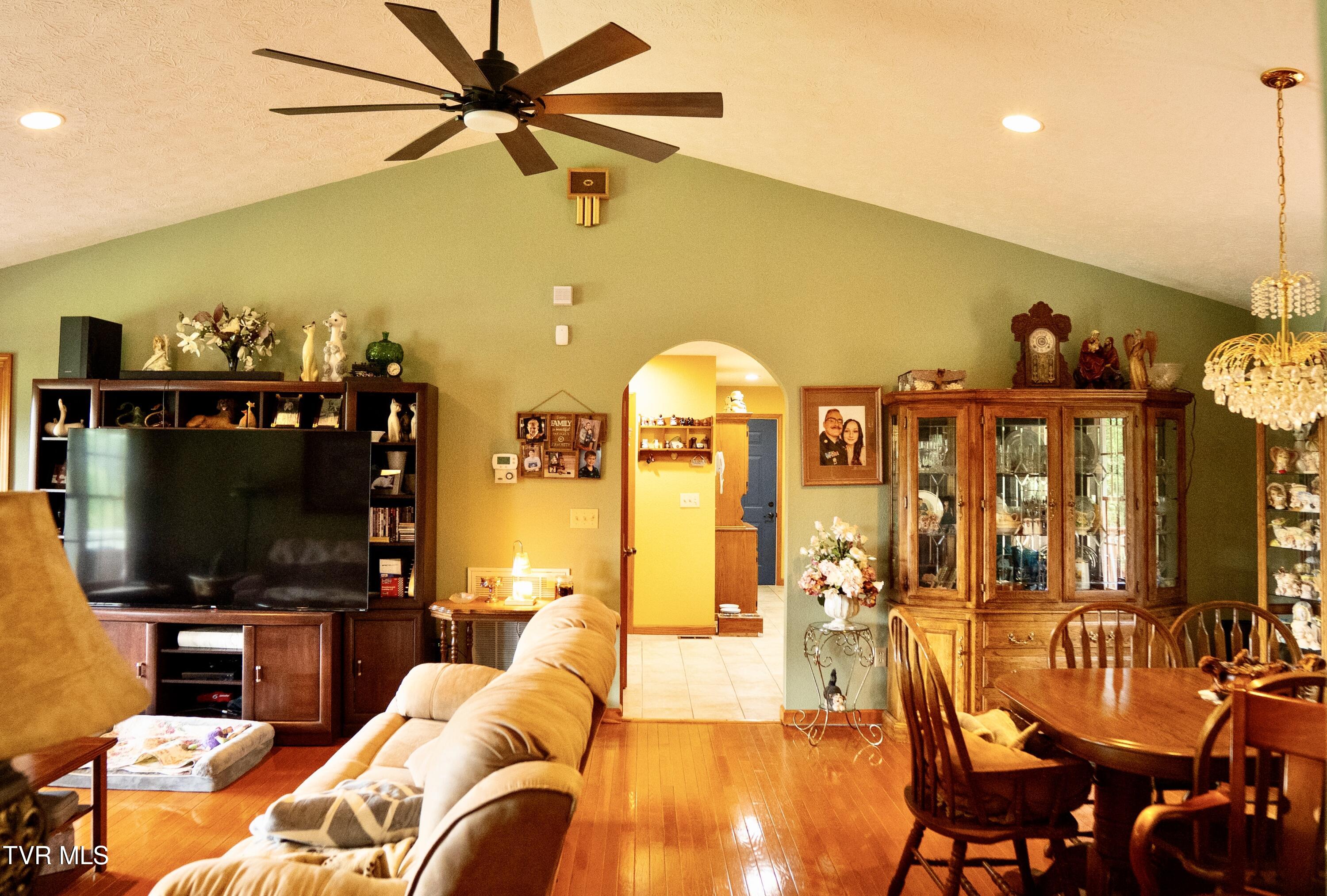 804 Nash Street Southwest Wise, VA 24293 - Photo 9 of 41 DSC01305
