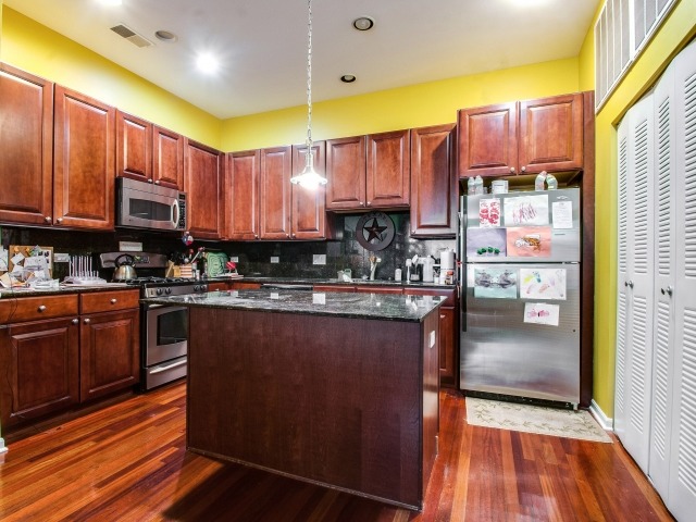 922 North Howe Street, Unit 922 Chicago, IL 60610 - Photo 6 of 15