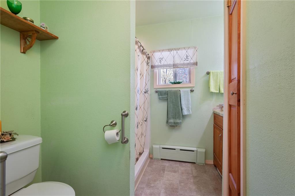 1639 Middle Road Glenshaw, PA 15116 - Photo 20 of 30 Full bath