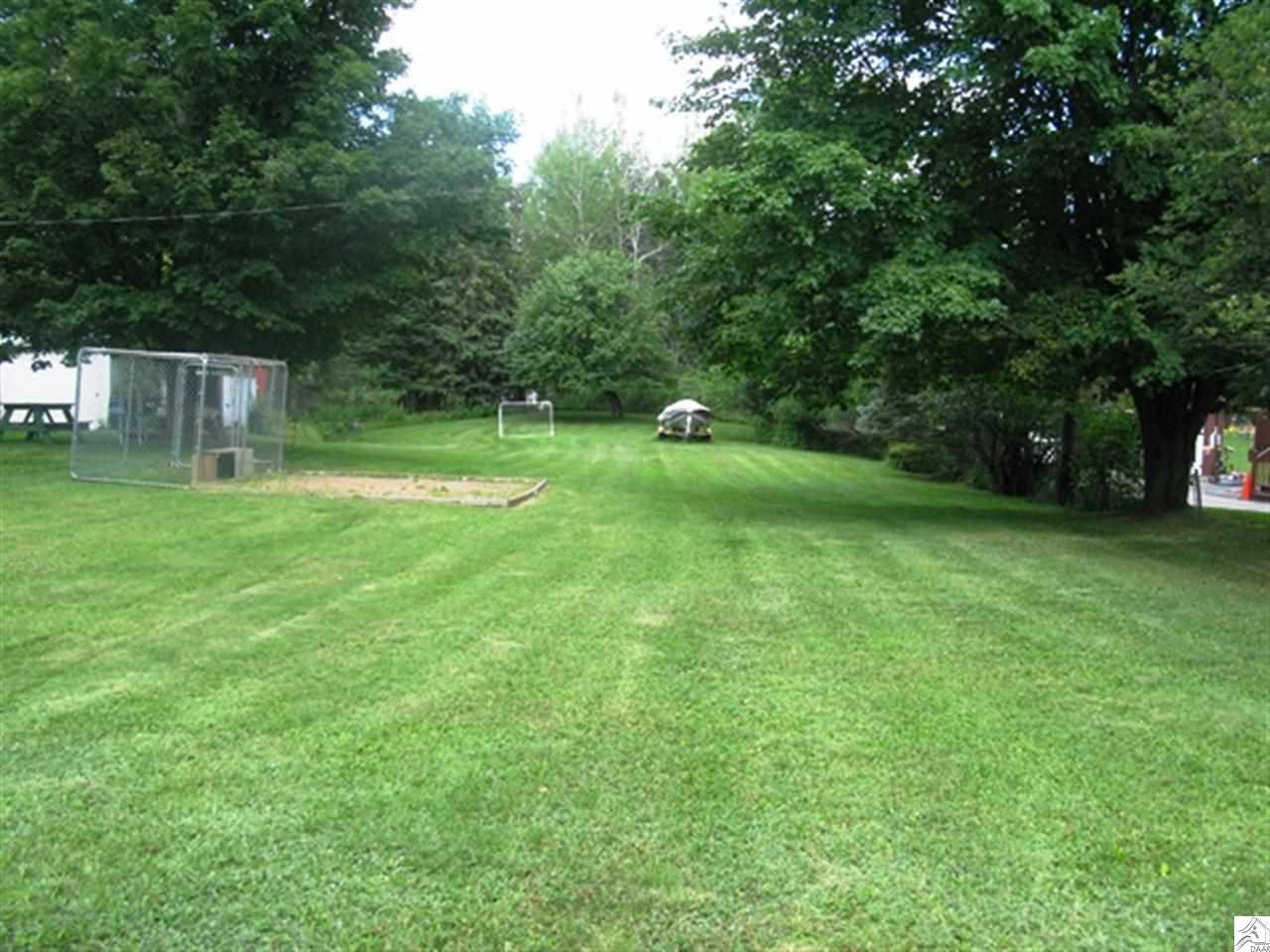 315 East Locust Street Duluth, MN 55811 - Photo 17 of 17 Large Yard