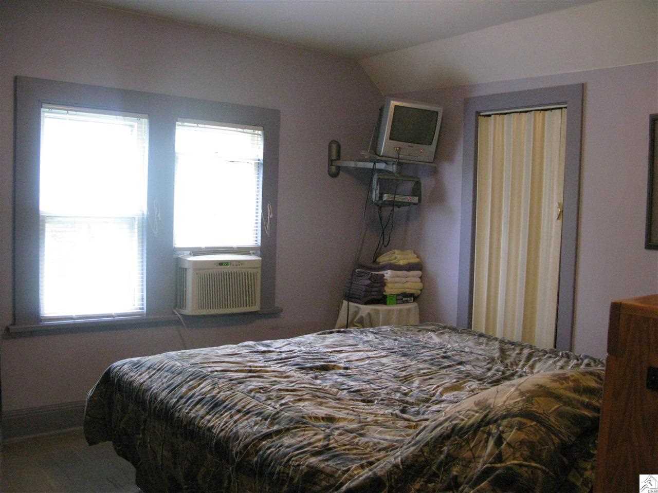315 East Locust Street Duluth, MN 55811 - Photo 8 of 17 Master Bedroom