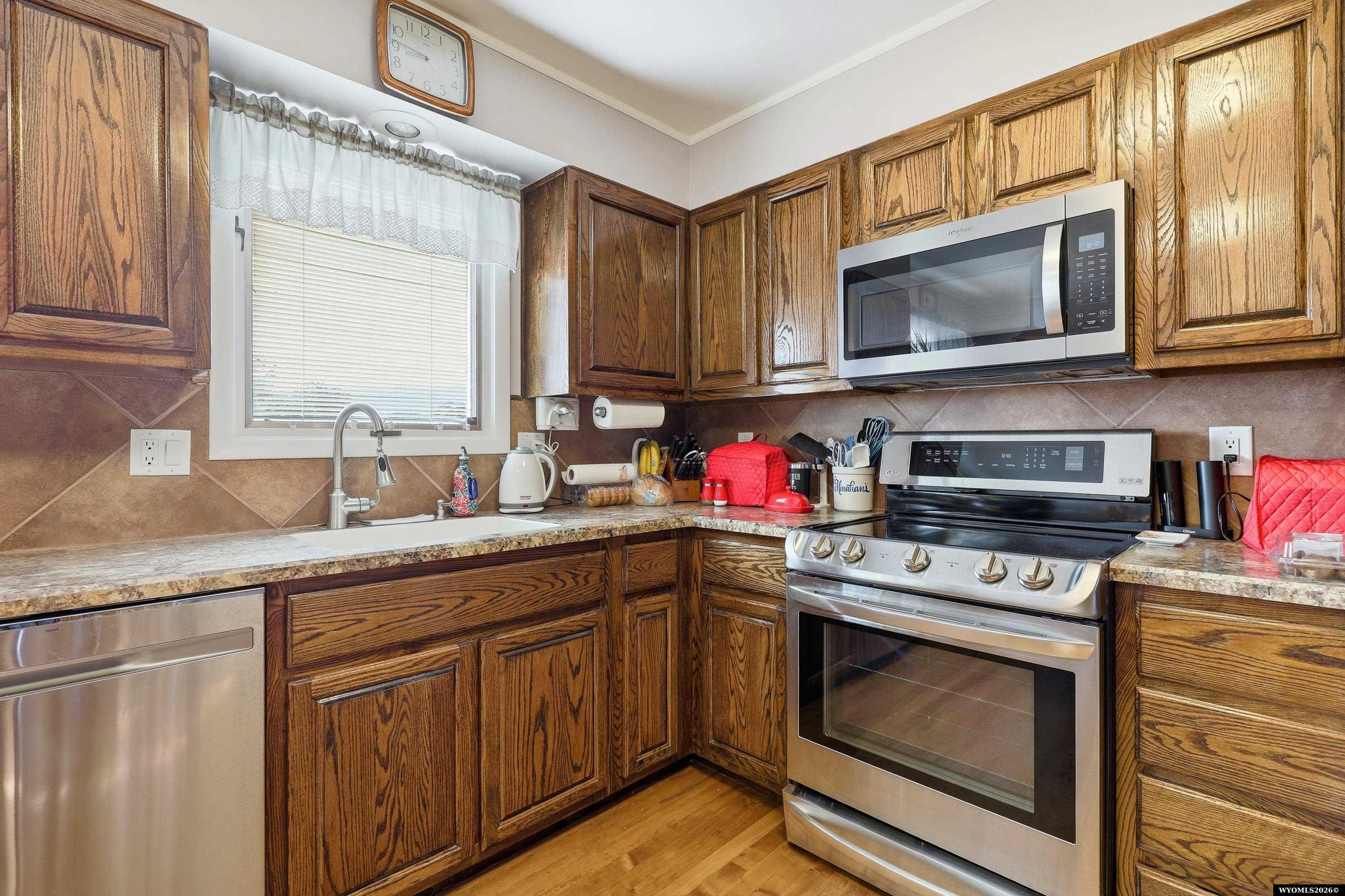 3865 Ridgecrest Drive Casper, WY 82604 - Photo 9 of 24 Gallery Image 9