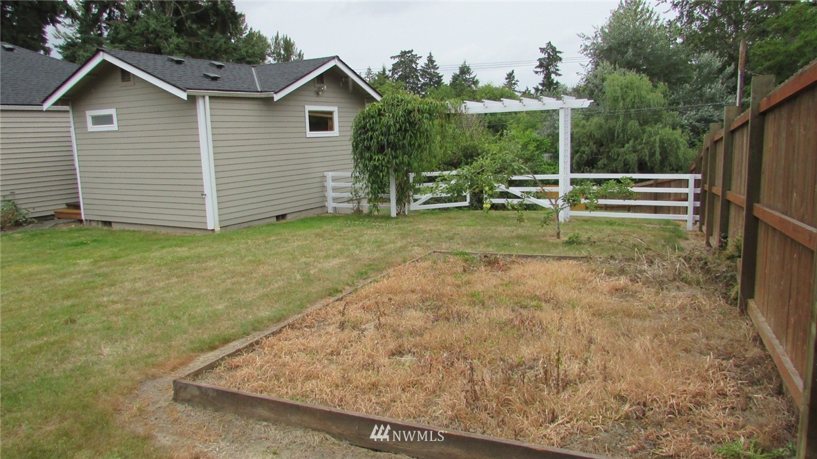 3719 Chrisella Road East Edgewood, WA 98372 - Photo 4 of 25 Gallery Image 4