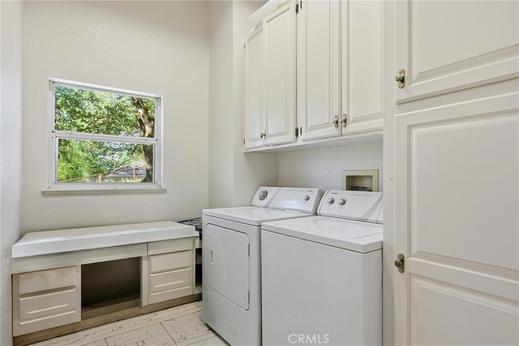 19552 Powder Horn Road Hidden Valley Lake, CA 95467 - Photo 22 of 30 a utility room with dryer and washer
