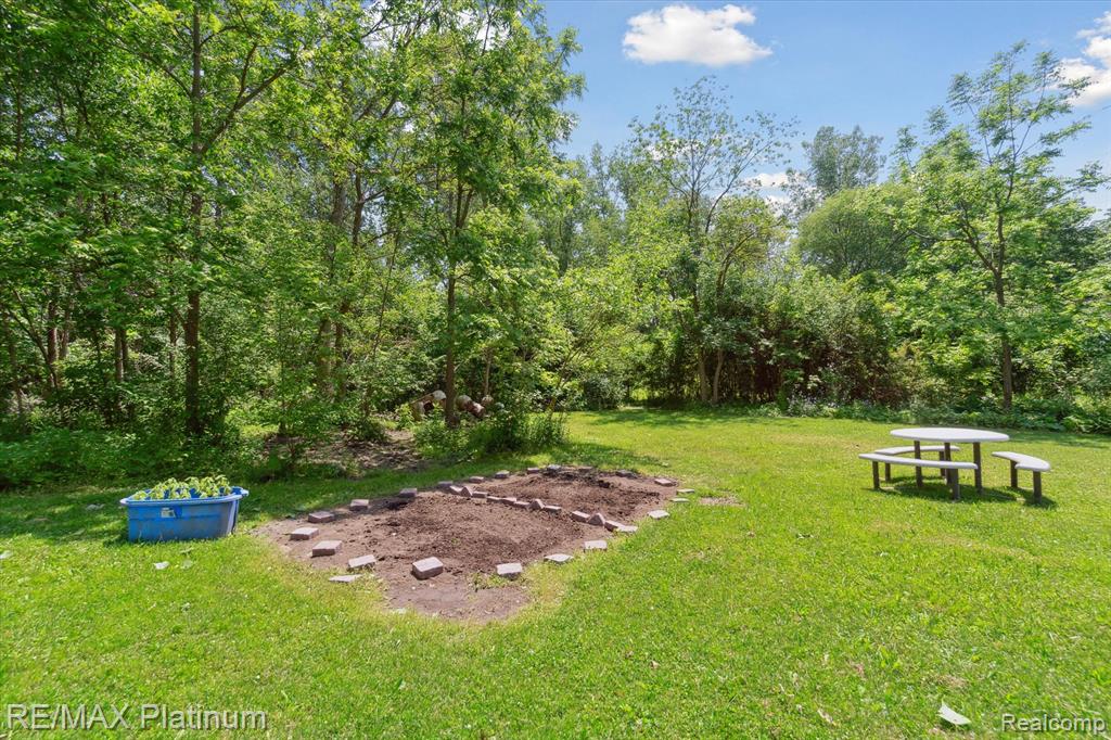 2091 Oak Grove Road Howell, MI 48855 - Photo 23 of 26