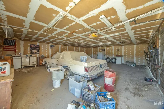 a view of a garage