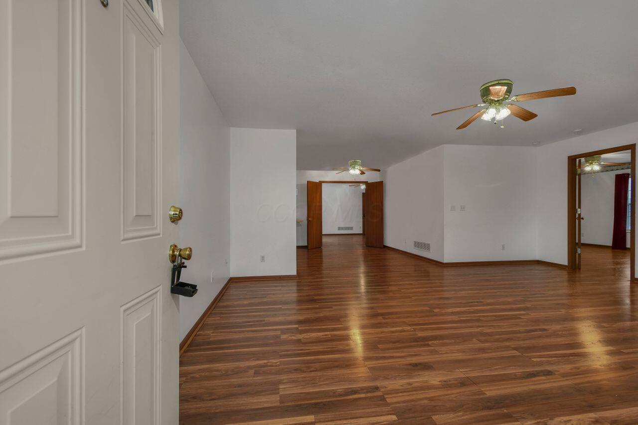 1848 Alward Road Southwest Pataskala, OH 43062 - Photo 5 of 42 Livingroom