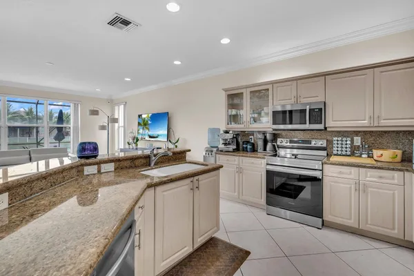 $6,900 | 16389 Southwest 31st Street, Miramar, FL 33027