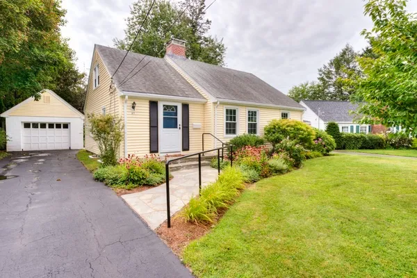 $464,900 | 27 Mayflower Circle, Worcester, MA 01606