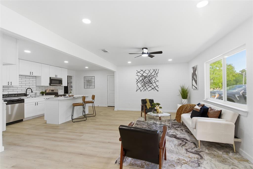 4474 Burke Road Fort Worth, TX 76119 - Photo 3 of 38