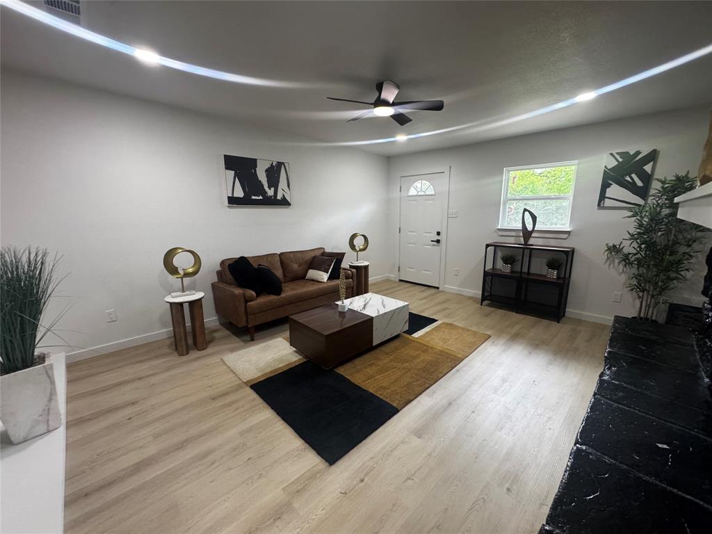 4474 Burke Road Fort Worth, TX 76119 - Photo 7 of 38