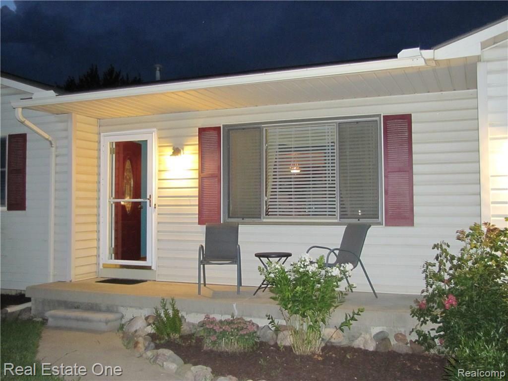 4026 West Thompson Road Linden, MI 48451 - Photo 2 of 19 IMG_3777.JPG