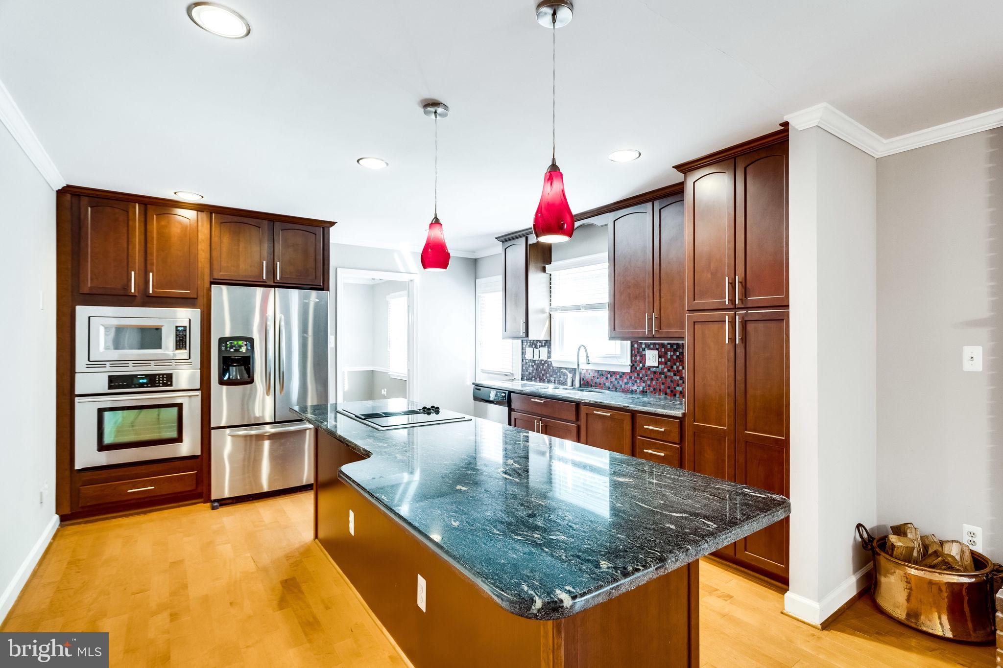 3031 Hunt Road Oakton, VA 22124 - Photo 11 of 39 Gallery Image 11