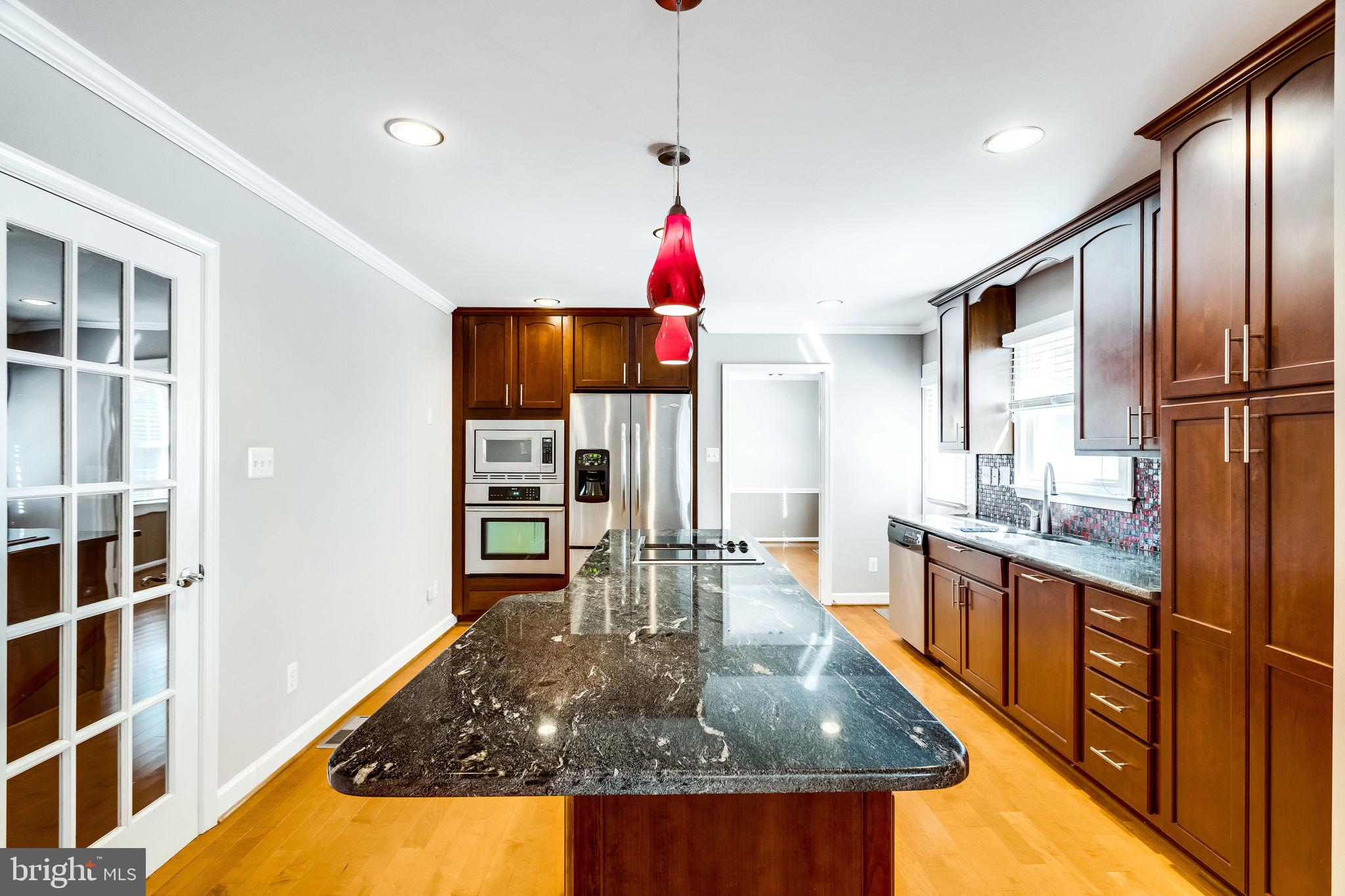 3031 Hunt Road Oakton, VA 22124 - Photo 12 of 39 Gallery Image 12