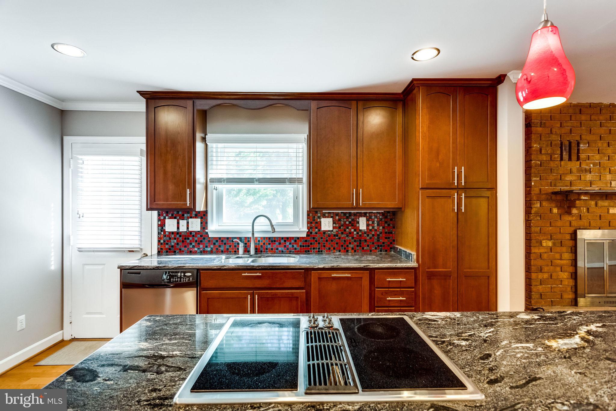3031 Hunt Road Oakton, VA 22124 - Photo 10 of 39 Gallery Image 10